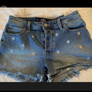 Adorable flower printed Jean shorts
